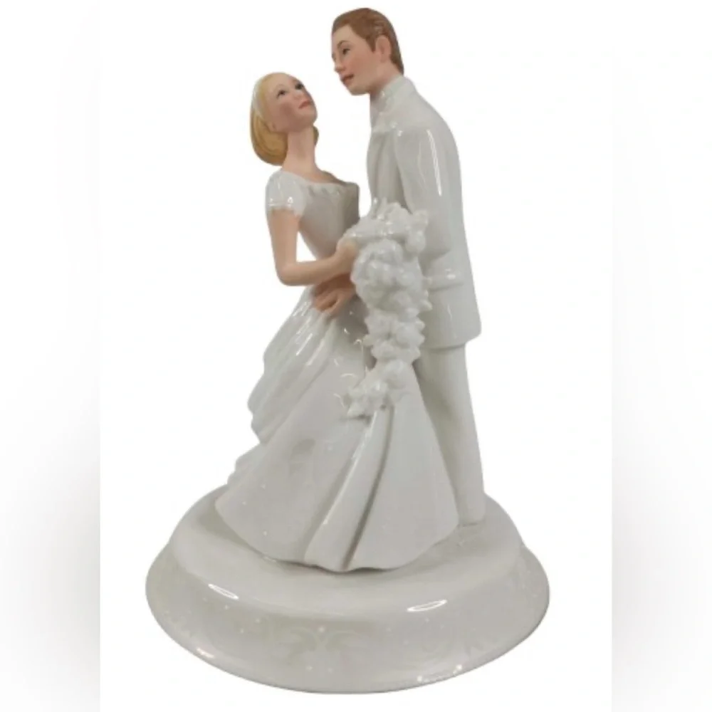 Lenox “Wedding Promises” Figurine – Opal Innocence Collection [D3072]